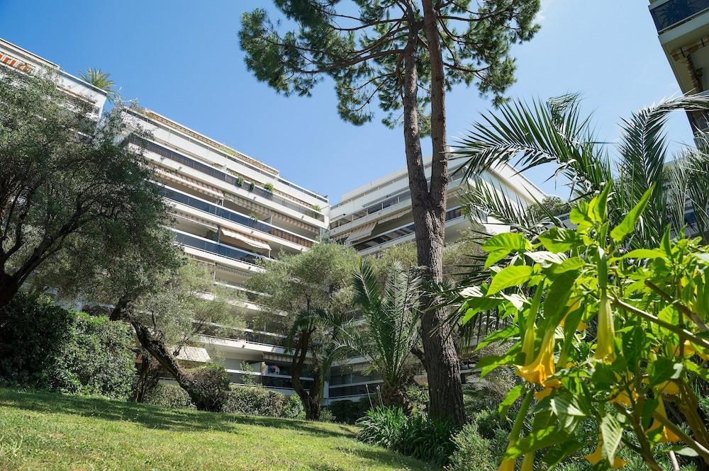 Residence Pierre & Vacances La Rostagne Juan-les-Pins Ngoại thất bức ảnh