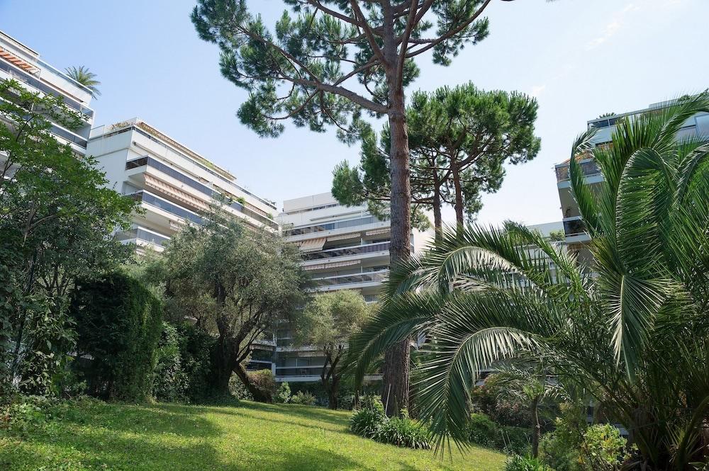 Residence Pierre & Vacances La Rostagne Juan-les-Pins Ngoại thất bức ảnh